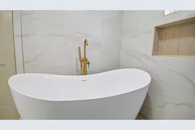 10627 Inwood Drive, Houston, TX 77042 - Photo 19