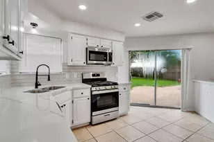 15814 Roxton Ridge Dr, Houston, TX 77598 - Photo 9