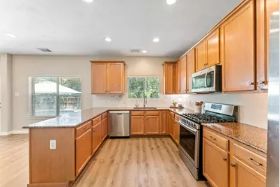 10 Otter Lodge Place, The Woodlands, TX 77382 - Photo 17