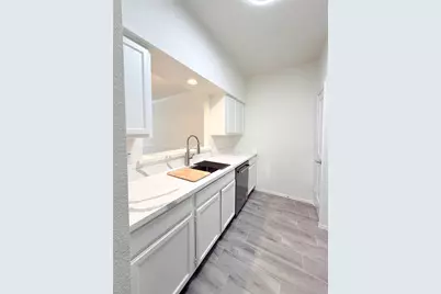 17497 Red Oak Drive #7497, Houston, TX 77090 - Photo 7