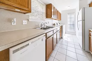 1515 Sandy Springs Rd, Houston, TX 77042 - Photo 9