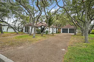 107 Cherry Hills, Rockport, TX 78382 - Photo 3