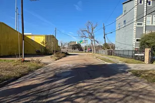 405 Eichwurzel Ln, Houston, TX 77009 - Photo 9