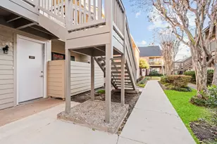 2829 Timmons Ln, Houston, TX 77027 - Photo 3