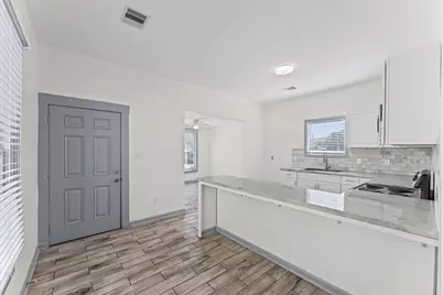 2818 Avenue M 1/2, Galveston, TX 77550 - Photo 19