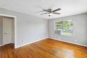 1130 7th Ave N, Texas City, TX 77590 - Photo 5