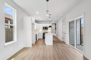 8027 Betty Boop St, Houston, TX 77028 - Photo 9