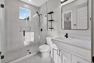 8027 Betty Boop St, Houston, TX 77028 - Photo 33