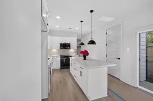 8027 Betty Boop St, Houston, TX 77028 - Photo 9