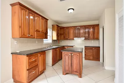 1675 Hugh Road #B, Houston, TX 77067 - Photo 5