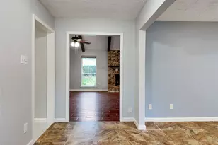 813 Glen Hollow Ct, Conroe, TX 77385 - Photo 9