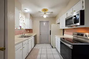6230 Knoll West Dr, Houston, TX 77072 - Photo 9