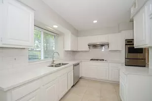 2819 Pineleaf Dr, Sugar Land, TX 77479 - Photo 9