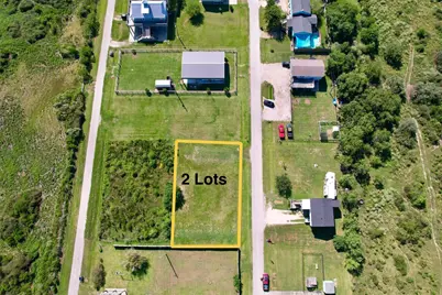 1064 Melody Lane, Crystal Beach, TX 77650 - Photo 3