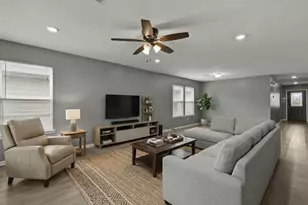 2611 Hawthorn Mill Ln, Houston, TX 77038 - Photo 15