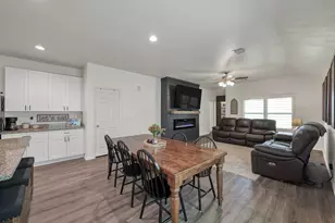 1887 Brushy Cedar Dr, Conroe, TX 77301 - Photo 11