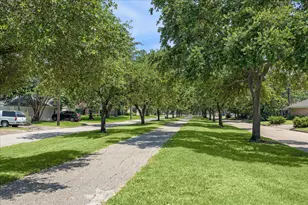 7714 Skyline Dr, Houston, TX 77063 - Photo 27