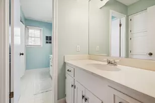 7714 Skyline Dr, Houston, TX 77063 - Photo 19