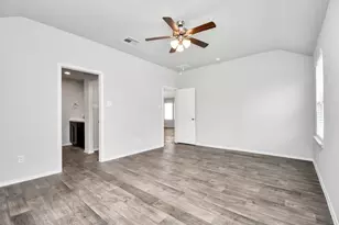 9810 Laurel Lake Ln, Conroe, TX 77384 - Photo 17