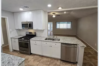 1109 Willow Creek Drive, La Porte, TX 77571 - Photo 5
