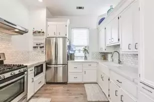 1015 26th St, Galveston, TX 77550 - Photo 5