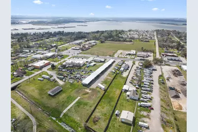 621 S Main Street, Highlands, TX 77562 - Photo 5