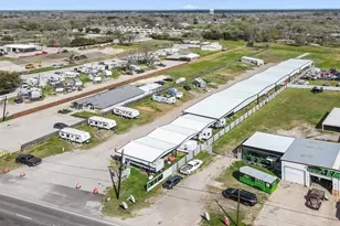 621 S Main St, Highlands, TX 77562 - Photo 3