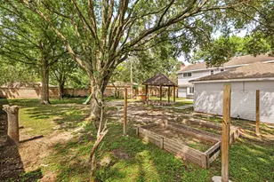 2114 Briargreen Dr, Houston, TX 77077 - Photo 37