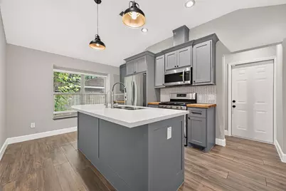 8 N Brook Pebble Court, The Woodlands, TX 77380 - Photo 23