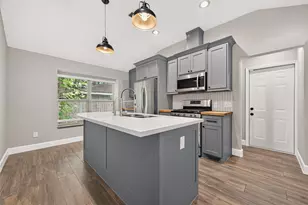 8 N Brook Pebble Ct, The Woodlands, TX 77380 - Photo 23