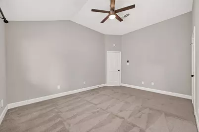 8 N Brook Pebble Court, The Woodlands, TX 77380 - Photo 31