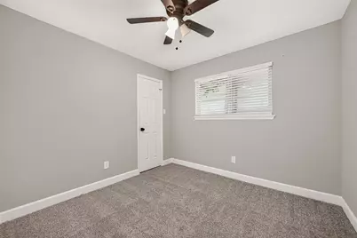 8 N Brook Pebble Court, The Woodlands, TX 77380 - Photo 29