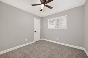 8 N Brook Pebble Ct, The Woodlands, TX 77380 - Photo 29