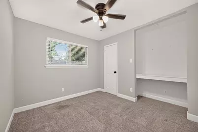 8 N Brook Pebble Court, The Woodlands, TX 77380 - Photo 37