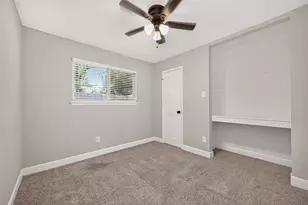 8 N Brook Pebble Ct, The Woodlands, TX 77380 - Photo 37