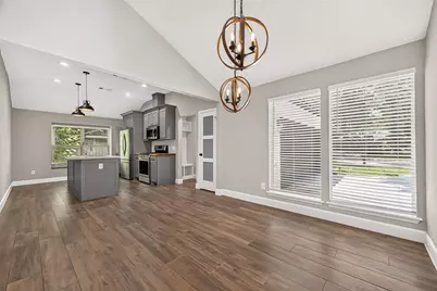 8 N Brook Pebble Court, The Woodlands, TX 77380 - Photo 19