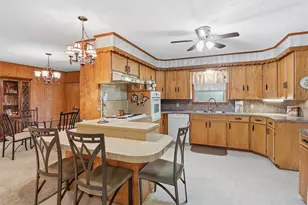 1335 Kathy Ave, Sealy, TX 77474 - Photo 11