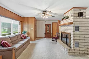 1335 Kathy Ave, Sealy, TX 77474 - Photo 9