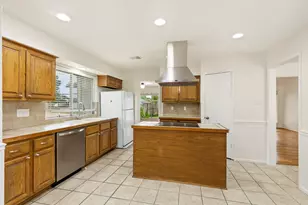 8638 Lake Crystal Dr, Houston, TX 77095 - Photo 11