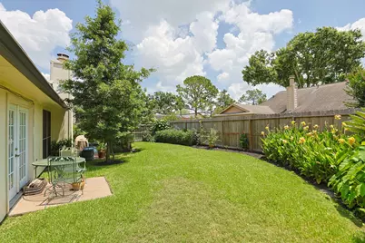 8638 Lake Crystal Drive, Houston, TX 77095 - Photo 19