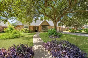 10519 Londonderry Dr, Houston, TX 77043 - Photo 1