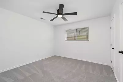 10519 Londonderry Drive, Houston, TX 77043 - Photo 15