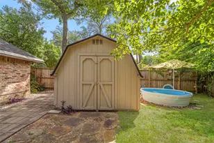 10519 Londonderry Dr, Houston, TX 77043 - Photo 29