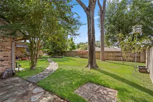 10519 Londonderry Dr, Houston, TX 77043 - Photo 27