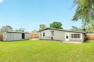 219 Camellia St, Lake Jackson, TX 77566 - Photo 21