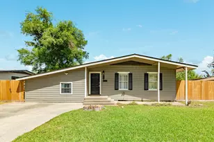 219 Camellia St, Lake Jackson, TX 77566 - Photo 1