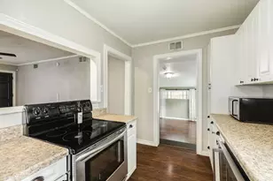 219 Camellia St, Lake Jackson, TX 77566 - Photo 13