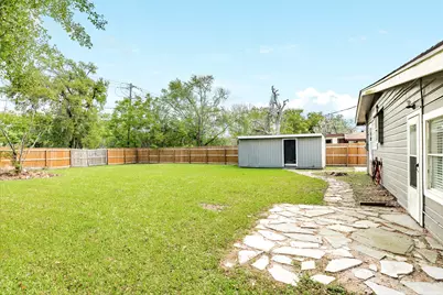 219 Camellia Street, Lake Jackson, TX 77566 - Photo 5