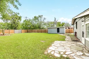 219 Camellia St, Lake Jackson, TX 77566 - Photo 5