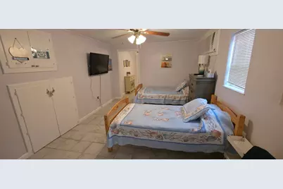 1915 Avenue O 1/2 Rear Unit A, Galveston, TX 77550 - Photo 9